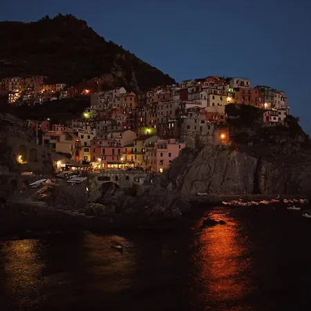 Cozy House In + Large Garden Дом отдыха *