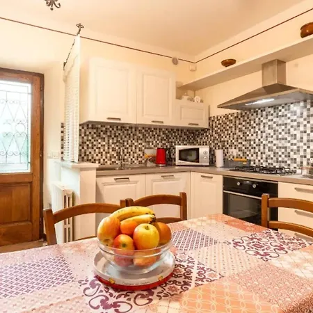 Дом отдыха Cozy House In + Large Garden Кастельнуово-ди-Гарфаньяна