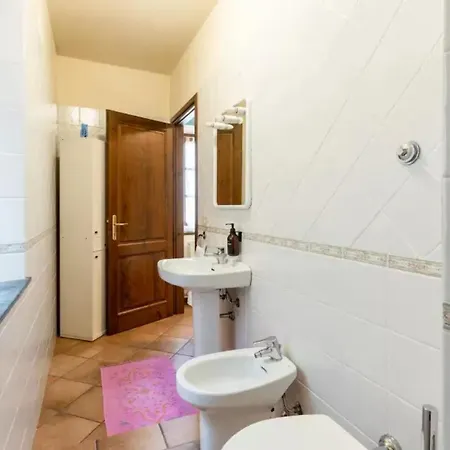 Cozy House In + Large Garden * Кастельнуово-ди-Гарфаньяна