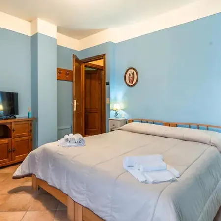 Cozy House In + Large Garden