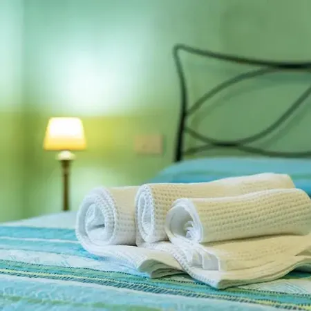 Cozy House In + Large Garden Дом отдыха Кастельнуово-ди-Гарфаньяна