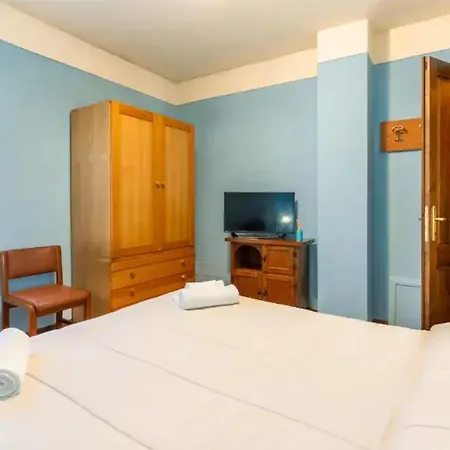 Cozy House In + Large Garden