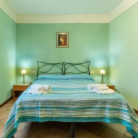 Дом отдыха Cozy House In + Large Garden