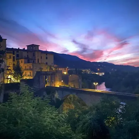 Cozy House In + Large Garden Дом отдыха *